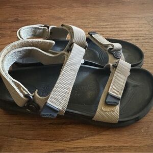 Birkenstock
Kalahari Outdoor size 7 men’s women’s 9
